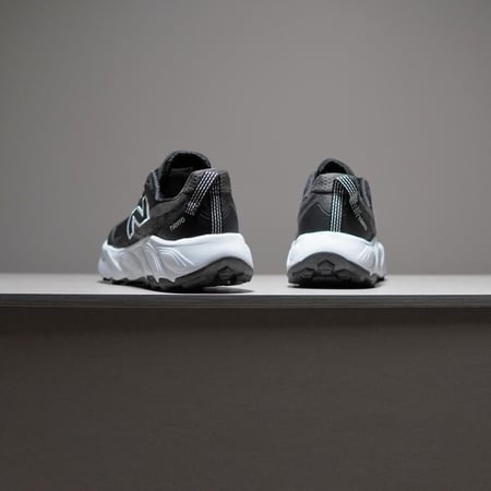 حذاء New Balance Hierro V9