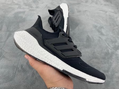 حذاء  Adidas UltraBoost 22