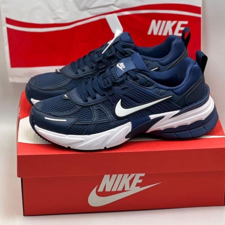 حذاء Nike V2K Run