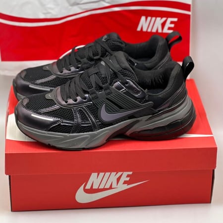 حذاء Nike V2K Run