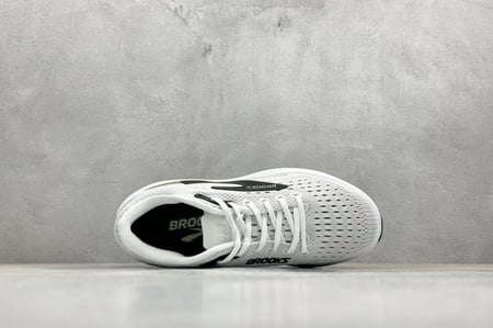 حذاء بروكس Brooks Ghost Max 3
