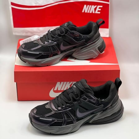 حذاء Nike V2K Run