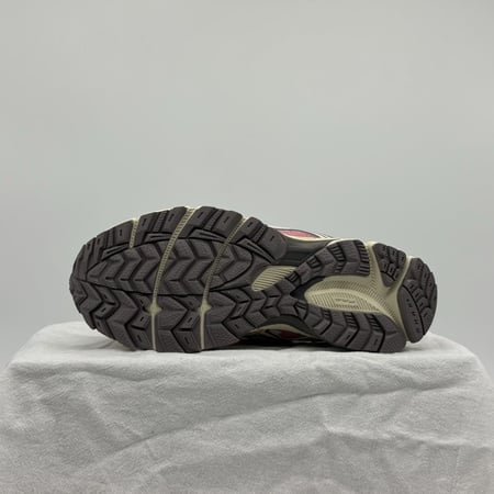 حذاء   asics khan 8