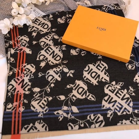 شيلان نسائية