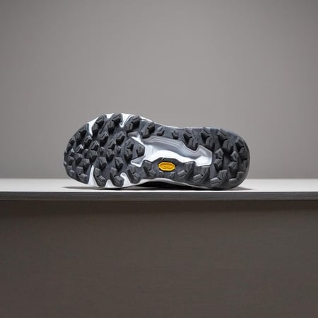 حذاء New Balance Hierro V9