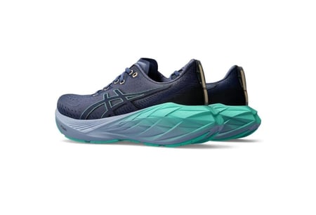 حذاء ASICS Novablast 4