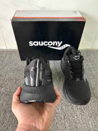 حذاء Saucony Triumph 22
