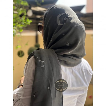 طرحه بوال بتطريز نجوم وهلال لون رمادي متوفر فاتح / غامق