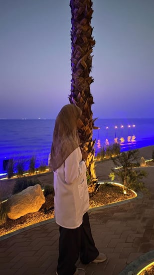 لابكوت لونا طبي نسائي لون  ابيضّ بتصميم مميز و عملي