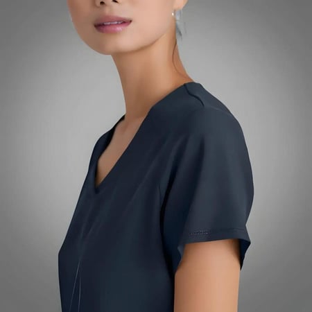 بلوزة سكراب من قريز اناتومي ايفولف رايثيم لون رمادي - steel