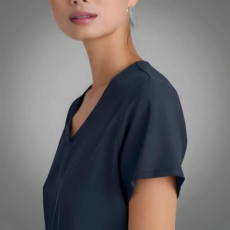 بلوزة سكراب من قريز اناتومي ايفولف رايثيم لون كحلي - lndigo