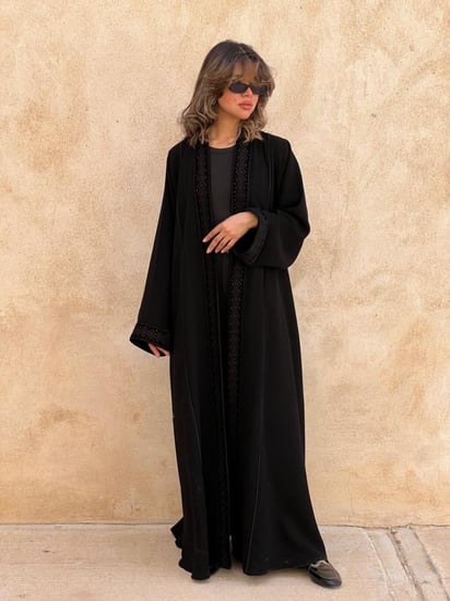 عباية black كريب اسود مع تطريز مخمل
