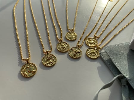 سلسال برج الجدي مطلي بالذهب