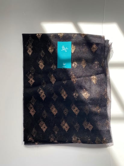 تل تطريز ذهبي شكل معين