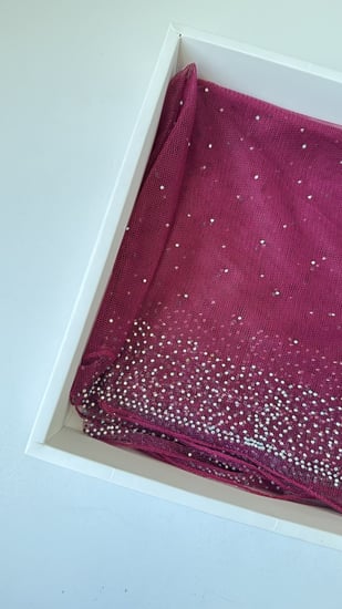 شيلة تور عنابية فصوص فضية