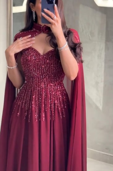 فستان حامل عنابي