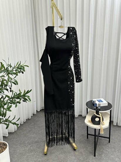 فستان لون أسود