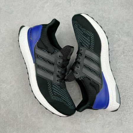 حذاء رياضي رجالي "Adidas Ultra-boost OG"