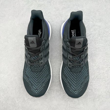 حذاء رياضي رجالي "Adidas Ultra-boost OG"