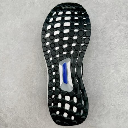 حذاء رياضي رجالي "Adidas Ultra-boost OG"