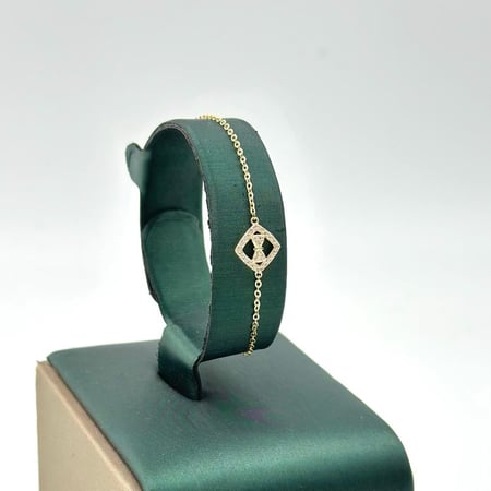 سوارة ذهب اصفر تصميم الماس عيار 18 من مجوهرات الشلوي