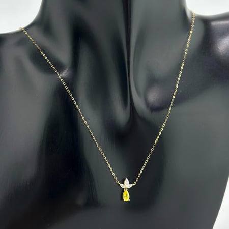 عقد ذهب ناعم عيار 18 بتصميم دمعة