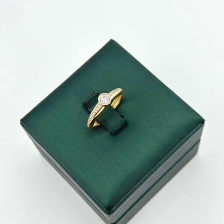 خاتم ذهب أصفر عيار 18 من مجوهرات الشلوي