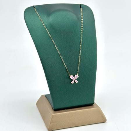 عقد ذهب ناعم عيار 18 مزين بقصات الباقيت بوزن 0.6 جرام