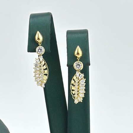 حلق ذهب أصفر عيار 18 من مجوهرات الشلوي