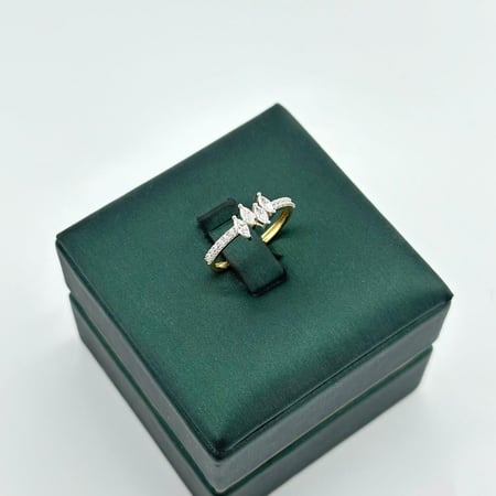 خاتم ذهب عيار 18 تصميم الماس من مجوهرات الشلوي