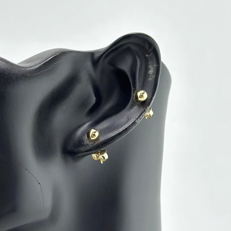 حلق ذهب أصفر عيار 18 من مجوهرات الشلوي