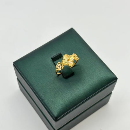 خاتم ذهب ناعم عيار 21 بتصميم وردة انيق