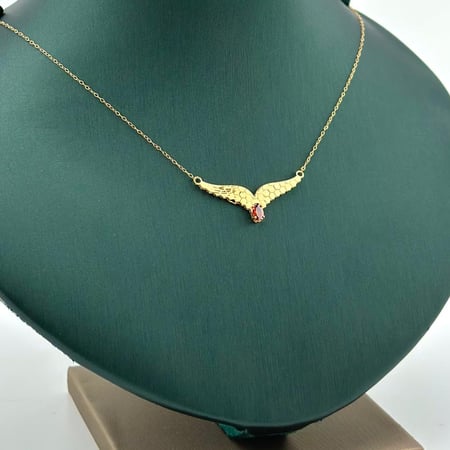 عقد ذهب اصفر جناح الصقر عيار 21 من مجوهرات الشلوي