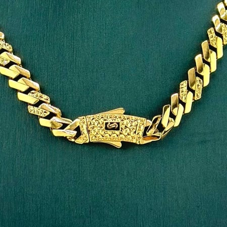 عقد ذهب ناعم عيار 21 بتصميم جنزير مميز ولامع