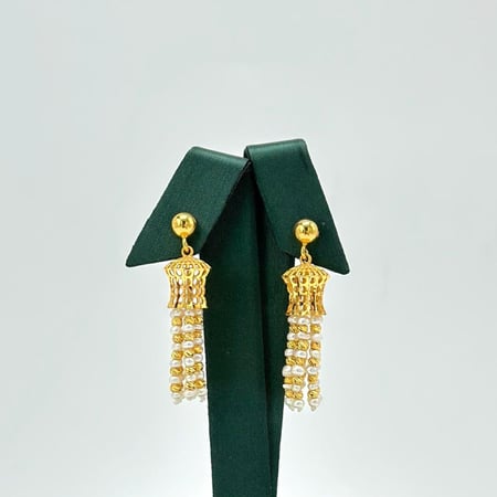 حلق ذهب اصفر مع لؤلؤ عيار21 من مجوهرات الشلوي