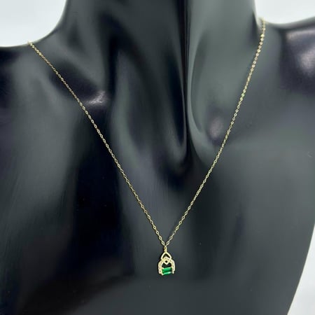 افضل عقد ذهب ناعم بتعليقة صغيرة وتصميم الماس فريد