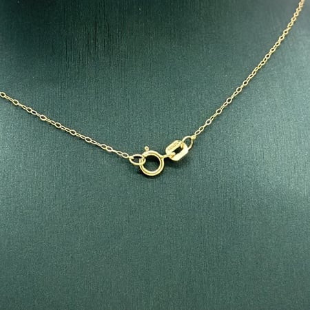 عقد ذهب اصفر مع لولو عيار18 من مجوهرات الشلوي