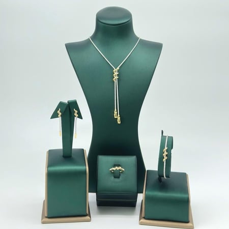 طقم تنس ذهب ابيض تصميم الماس عيار 18 من مجوهرات الشلوي