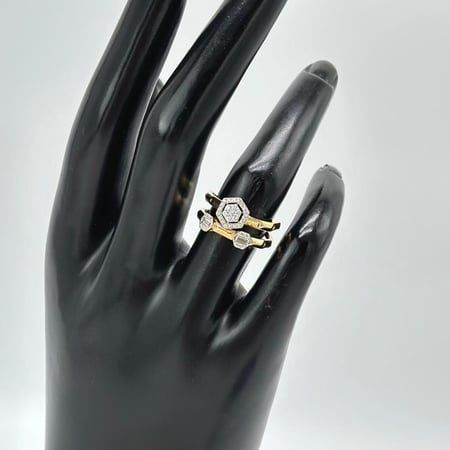 خاتم ذهب عيار 18 تصميم الماس من مجوهرات الشلوي