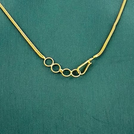 عقد ذهب صافي عيار 21 من مجوهرات الشلوي