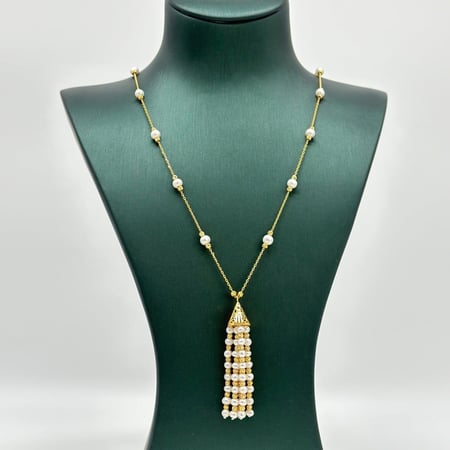 عقد ذهب اصفر مع لولو زراعي عيار21 من مجوهرات الشلوي