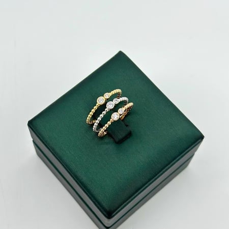 خاتم ذهب تصميم الماس عيار 18 من مجوهرات الشلوي