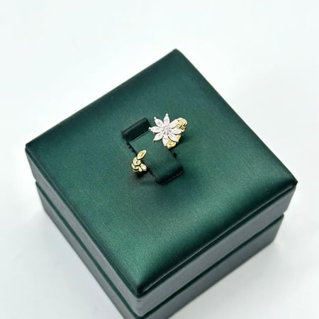 خاتم ذهب عيار 18 تصميم الماس من مجوهرات الشلوي