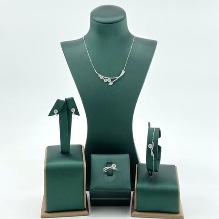 طقم ذهب ابيض تصميم الماس عيار18 من مجوهرات الشلوي