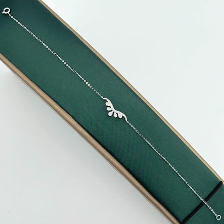 اسوارة ذهب ابيض تصميم الماس عيار 18 من مجوهرات الشلوي