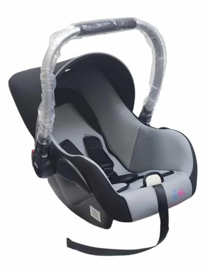 مقعد سيارة للأطفال 0+ – أمان وراحة مثالية لجميع السيارات