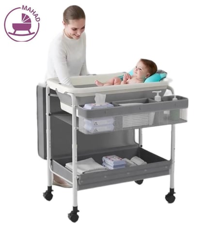 حوض استحمام وطاولة غيار