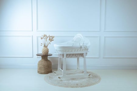 سلة موسى (خيزران ابيض) بقماش فيسبوك