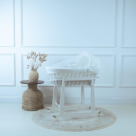 سلة موسى (خيزران ابيض) بقماش مقلم اوف وايت