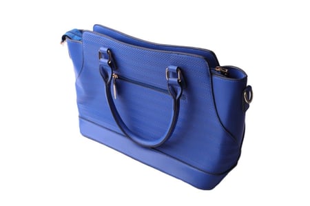 حقيبة نسائية زرقاء أنيقة — تصميم عصري يضيف لمسة مميزة لإطلالتك